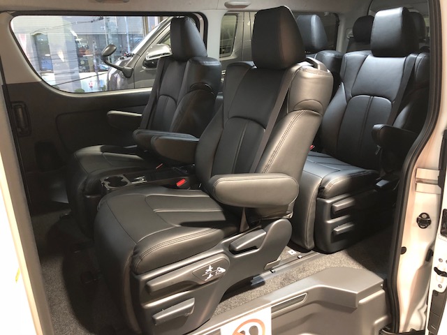 カスタム紹介】パールワゴン特別仕様車ファインテックツアラー本革シートカバー取付etc｜ハイエース専門店の車中泊・アウトドアビークル｜flexdream  blog