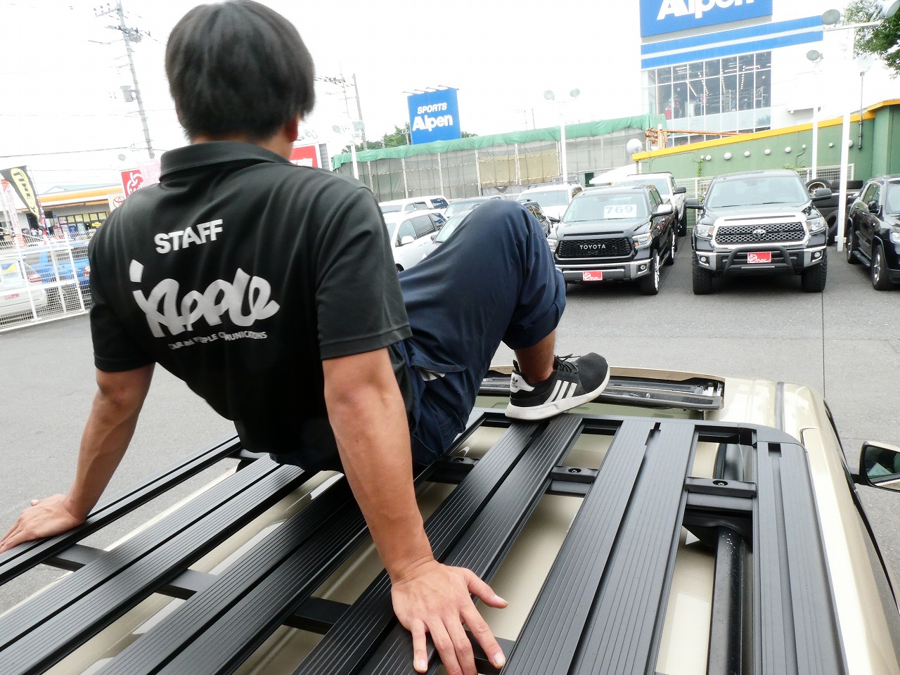 ライノラック　シエナ　タンドラ　USトヨタ専門店