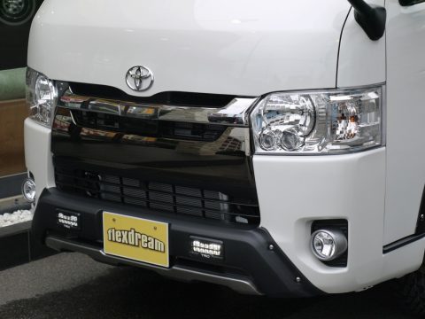 TRD：LED付フロントスポイラー