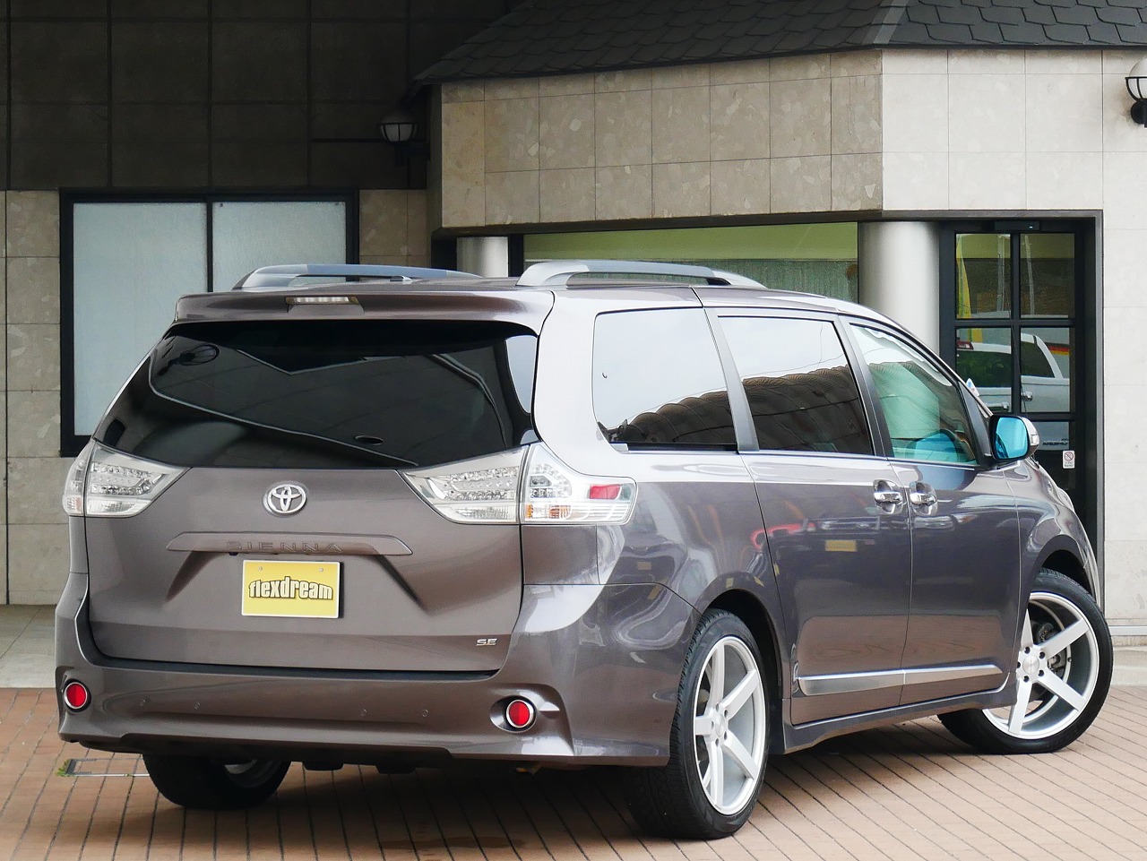 人気の １３モデル ガンメタカラーのシエナが入庫しました １オーナー 低走行車の極上車です Usトヨタ逆輸入車専門店のカスタムビークル Flexdream Blog