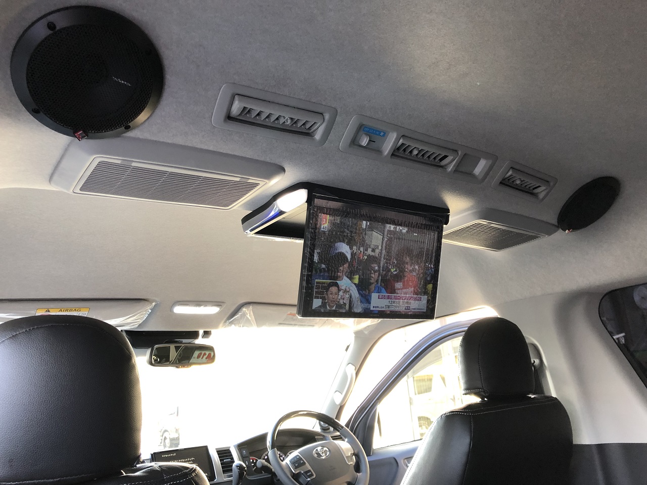 国内メーカー最大級の13.3V型フリップダウンモニター！ carrozzeria