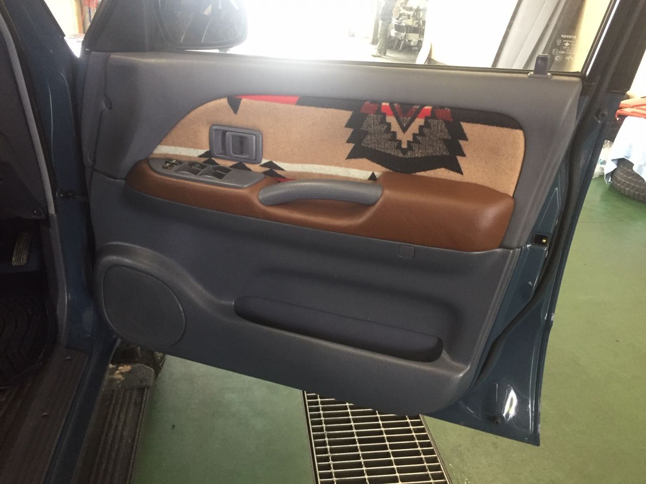 オーダーコンプリート アルルブルーの95プラド 素敵な内装 ドアの内張をペンドルトンで張替えました ランクル専門店のキャンプ アウトドアビークル Flexdream Blog オーダーコンプリート アルルブルーの95プラド 素敵な内装 ドアの内張をペンドルトンで張替えました ランクル専門店のキャンプ アウトドアビークル Flexdream Blog