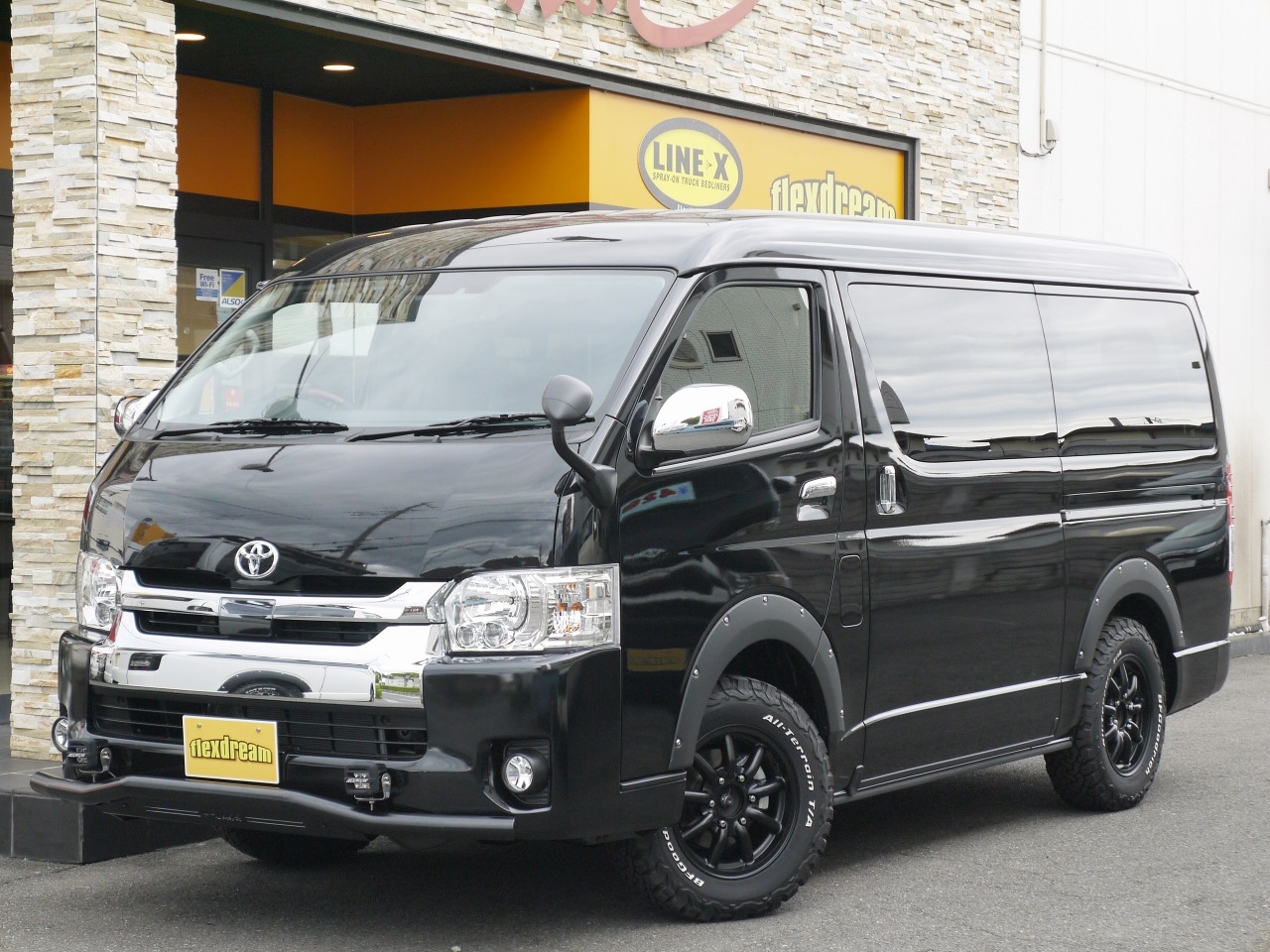 中身はノーマルシート配列でも 外見はワイルド 本格派 新車ハイエースワゴン Gl 4wd オフロードカスタムコンプリートが入庫しました ハイエース専門店のライトキャンピングカー Flexdream Blog
