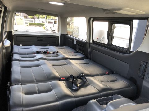 フルフラット展開で車中泊も対応可能 フルフラット展開で車中泊も対応可能