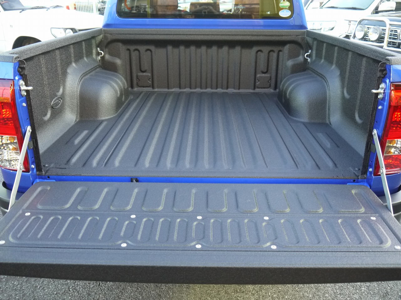 6月にひっそりとマイナーチェンジをしたハイラックスをご納車紹介 特別金利告知も ランクル専門店ですのでランドクルーザーだけ Flexdream Blog