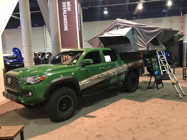 現行　TACOMA　Doublecab　ルーフトップテント