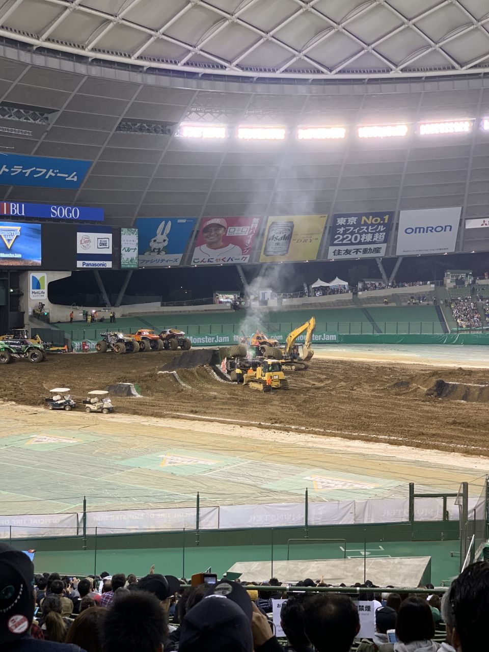 モンスタージャム　西武ドーム　トラック　モンスター　スクービードゥー　メガドロン　モンスター　MTタイヤ　エル・トロ・ロコ　ワンダーウーマン　フリースタイルモトクロス　FMX　　