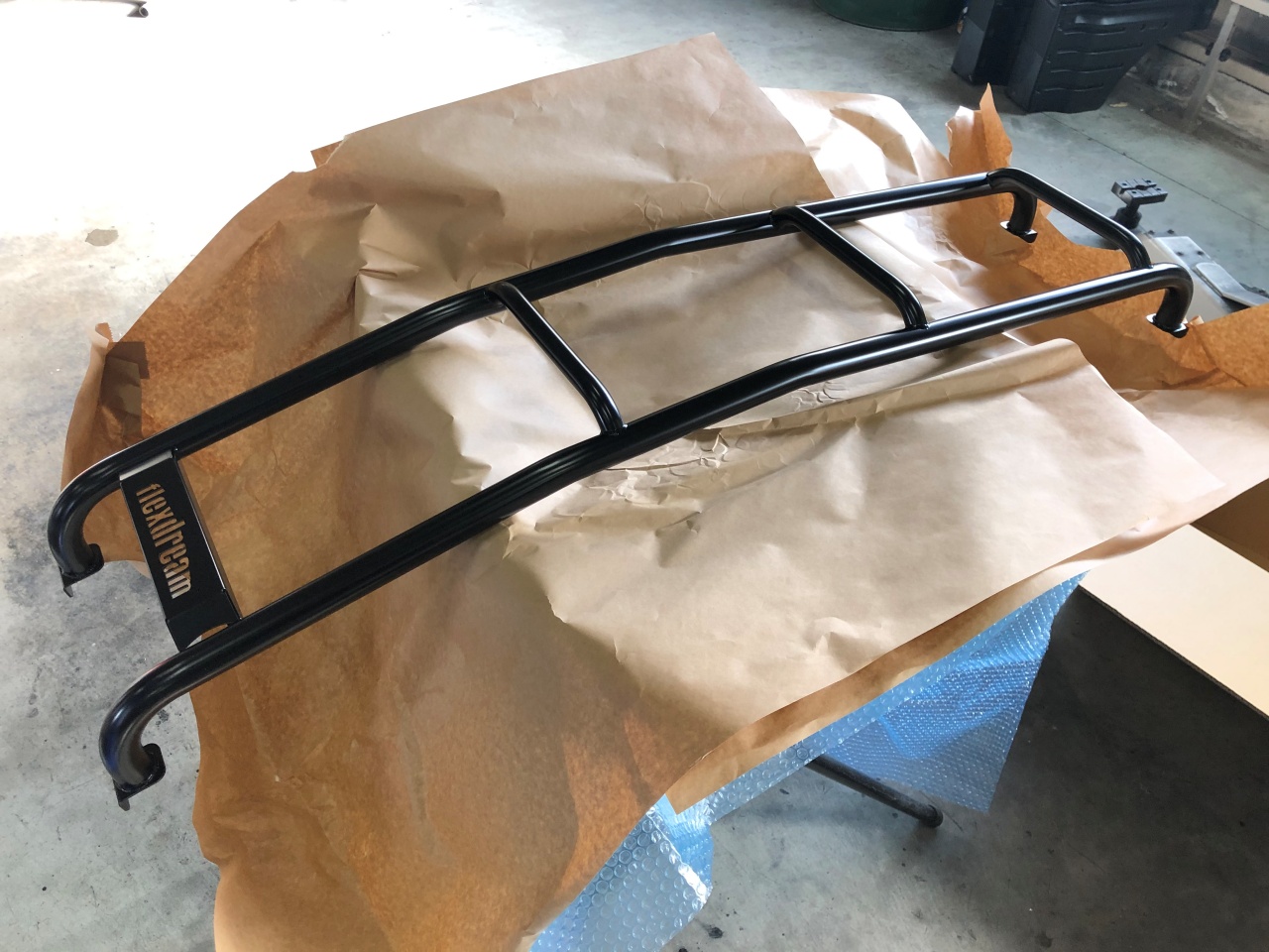 flexdreamオリジナルの200系ハイエース標準ルーフ用リアラダーをリリース！ARB 4x4やRHINO-RACKのルーフラックのお供に♪｜ ハイエース専門店のライトキャンピングカー｜flexdream blog