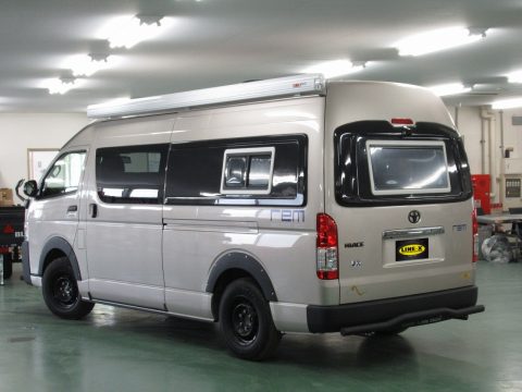 リアビュー 200系4型ハイエース キャンピング仕様 LINE-X塗装 リアビュー 200系4型ハイエース キャンピング仕様 LINE-X塗装