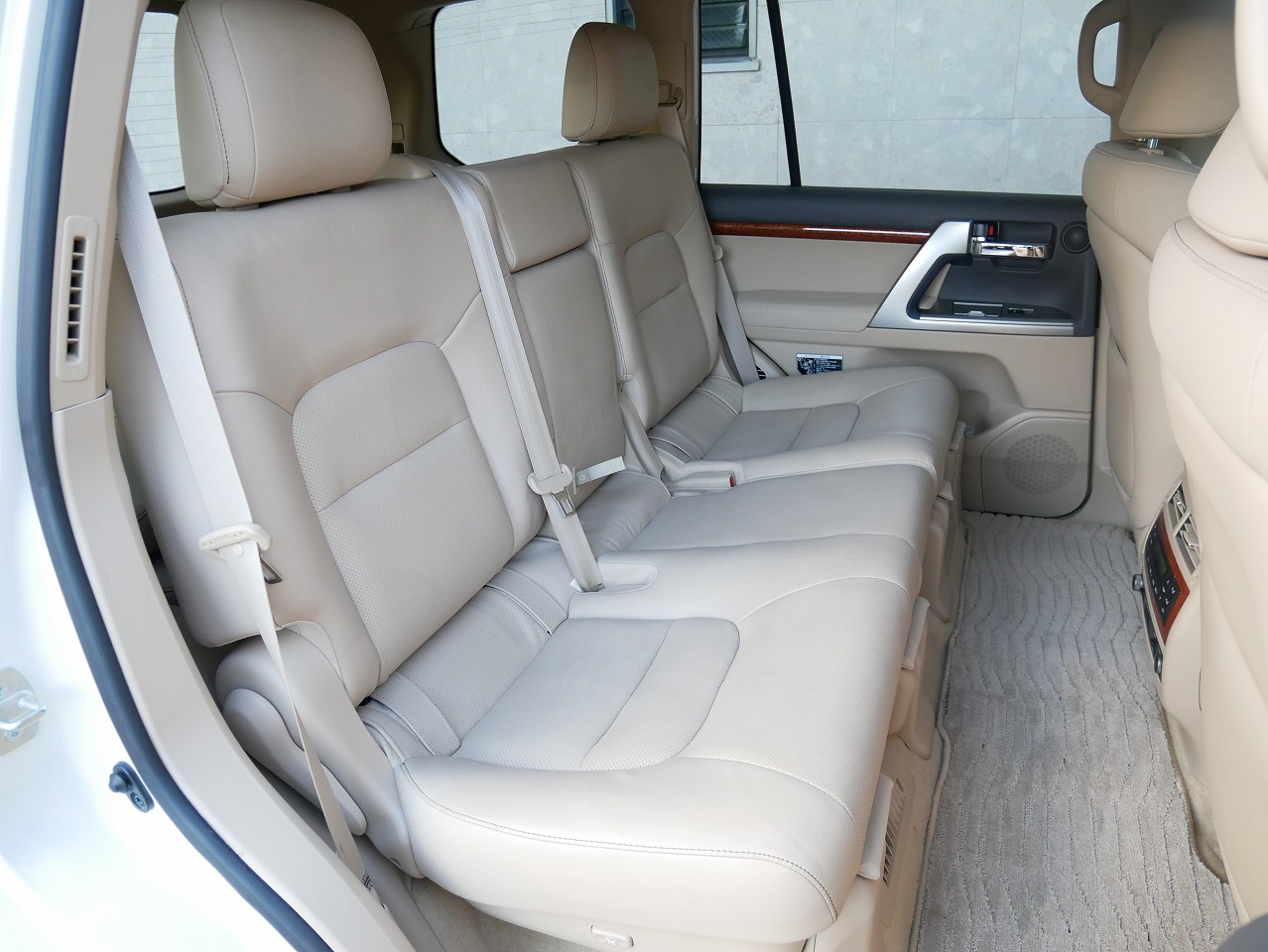 クリスマスシーズン到来 素敵なファミリーデーを過ごすために カッコいいファミリーカーに乗るのはいかが ランクル専門店のキャンプ アウトドアビークル Flexdream Blog