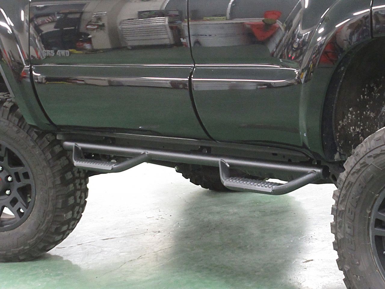 215 ハイラックスサーフ サイドステップ スライダー ワンオフ 男前 ハイラックスサーフ(215サーフ)用 ワンオフサイドステップ(ロック