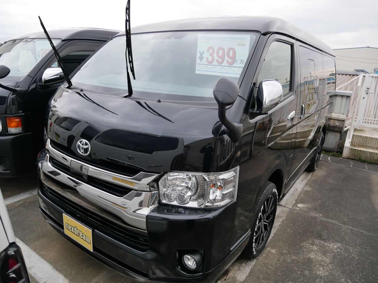 ワイドボディで迫力満点 新車ハイエースバン ワイド ダークプライム2 4wd ハイエース専門店の車中泊 アウトドアビークル Flexdream Blog