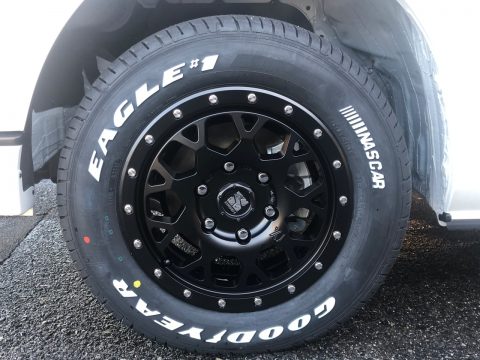 MLJ：XJ04 × Goodyear：ナスカー