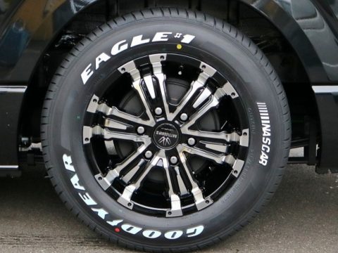 ロクサーニ：バトルシップII × Goodyear：ナスカー