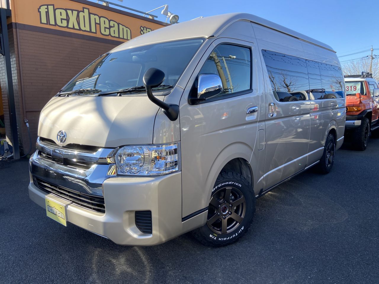 入庫情報 新車 ハイエースワゴン グランドキャビン 4wd ベージュメタリック ハイエース専門店の車中泊できる街乗り仕様 Flexdream Blog