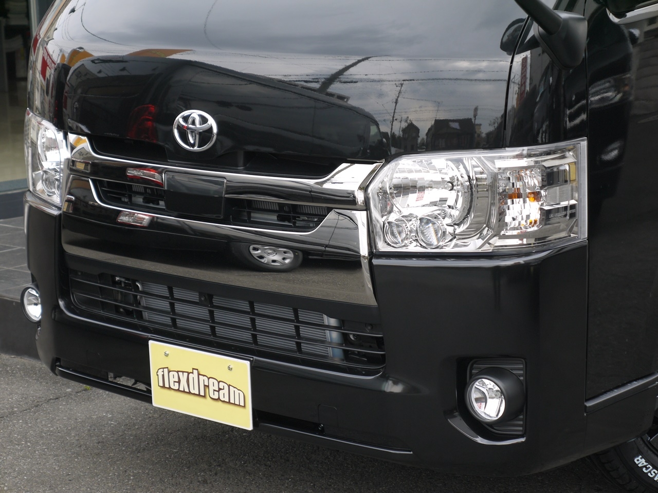 標準ボディのハイエースバンが人気装備を纏って完成 ハイエース専門店のライトキャンピングカー Flexdream Blog