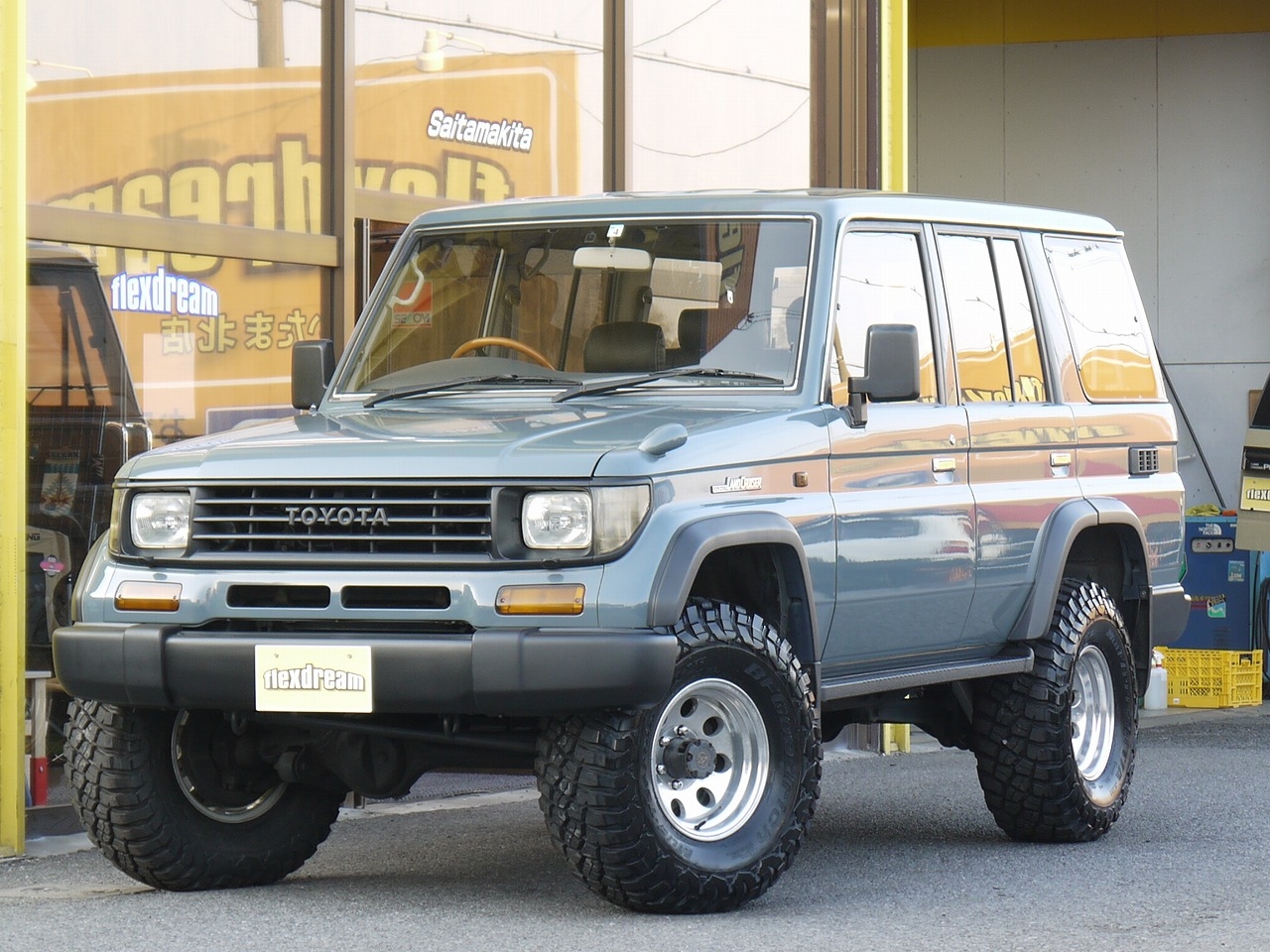 必見 おしゃれなグレーの78プラド入庫です しかもマニュアル ランクル専門店ですのでランドクルーザーだけ Flexdream Blog