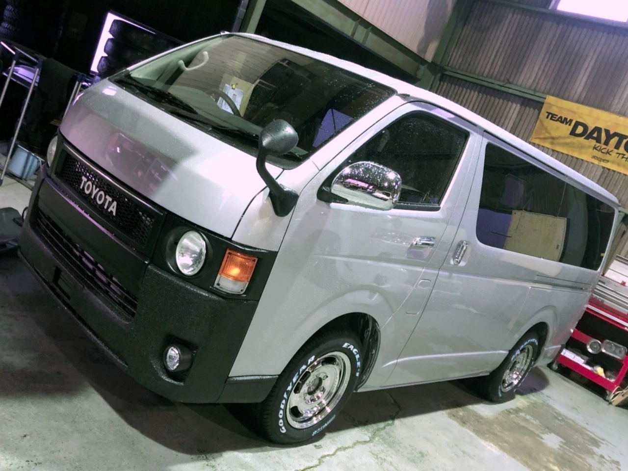 N様オーダー シルバーの新車ハイエースバンに丸目換装fd Classic Rhino Rack ライノラック を取り付けました ハイエース好きなんだもん ハイエース専門店blog Flexdream Blog N様オーダー シルバーの新車ハイエースバンに丸目換装fd Classic Rhino Rack ライノラック を取り付けました ハイエース好きなんだもん ハイエース専門店blog Flexdream Blog