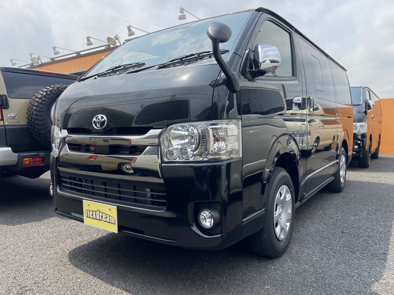 新車ハイエースs Gl パールとブラックマイカ2色のfd47のご紹介 ハイエース専門店の車中泊できる街乗り仕様 Flexdream Blog 新車ハイエースs Gl パールとブラックマイカ2色のfd47のご紹介 ハイエース専門店の車中泊できる街乗り仕様 Flexdream Blog