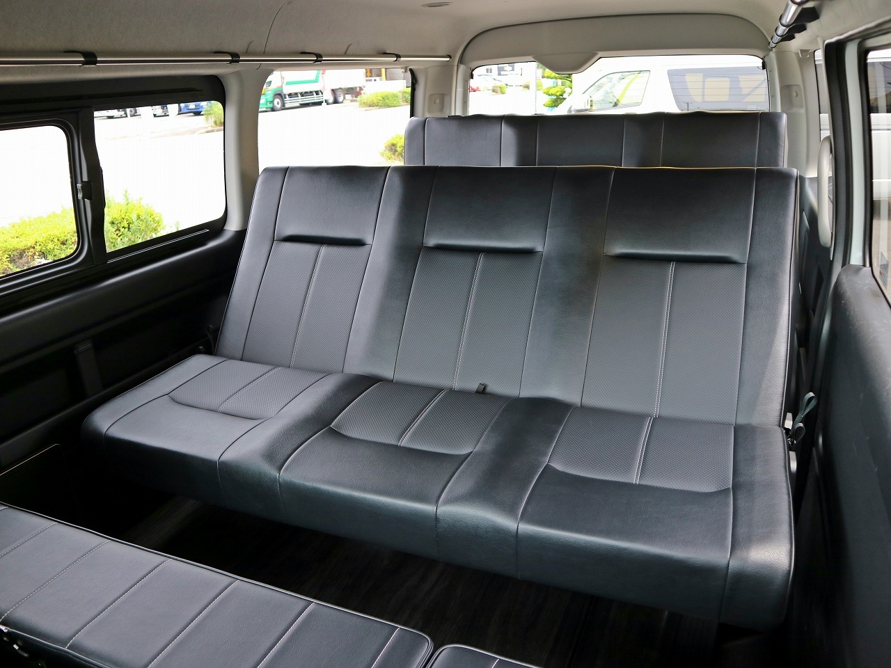 車中泊の強い味方 Revoシートを2脚搭載 Fd Box3が4wdの新車ベースに完成 ハイエース好きなんだもん ハイエース専門店blog Flexdream Blog
