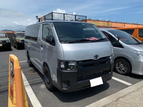 新車ハイエースバンDX3人乗り