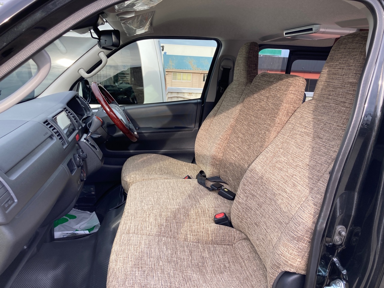 ハイエース標準v Sedona Type 架装車両 外観を仕様変更しました ハイエース専門店の車中泊 アウトドアビークル Flexdream Blog ハイエース標準v Sedona Type 架装車両 外観を仕様変更しました ハイエース専門店の車中泊 アウトドアビークル Flexdream Blog