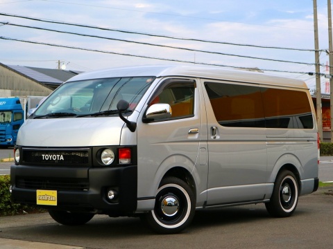 高年式4型ワイドバンで丸目換装コンプリート！ H26レジアスエースバン