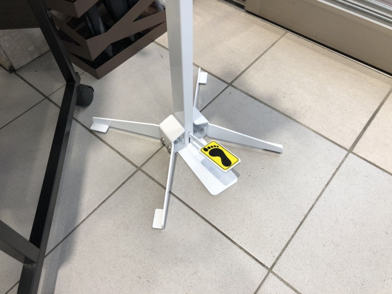 足踏み式消毒液 足踏み式消毒液