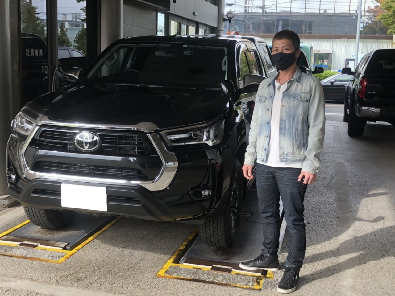 仕事の相棒に 信頼できる現行ハイラックスをご納車しました ランクル専門店のキャンプ アウトドアビークル Flexdream Blog 仕事の相棒に 信頼できる現行ハイラックスをご納車しました ランクル専門店のキャンプ アウトドアビークル Flexdream Blog