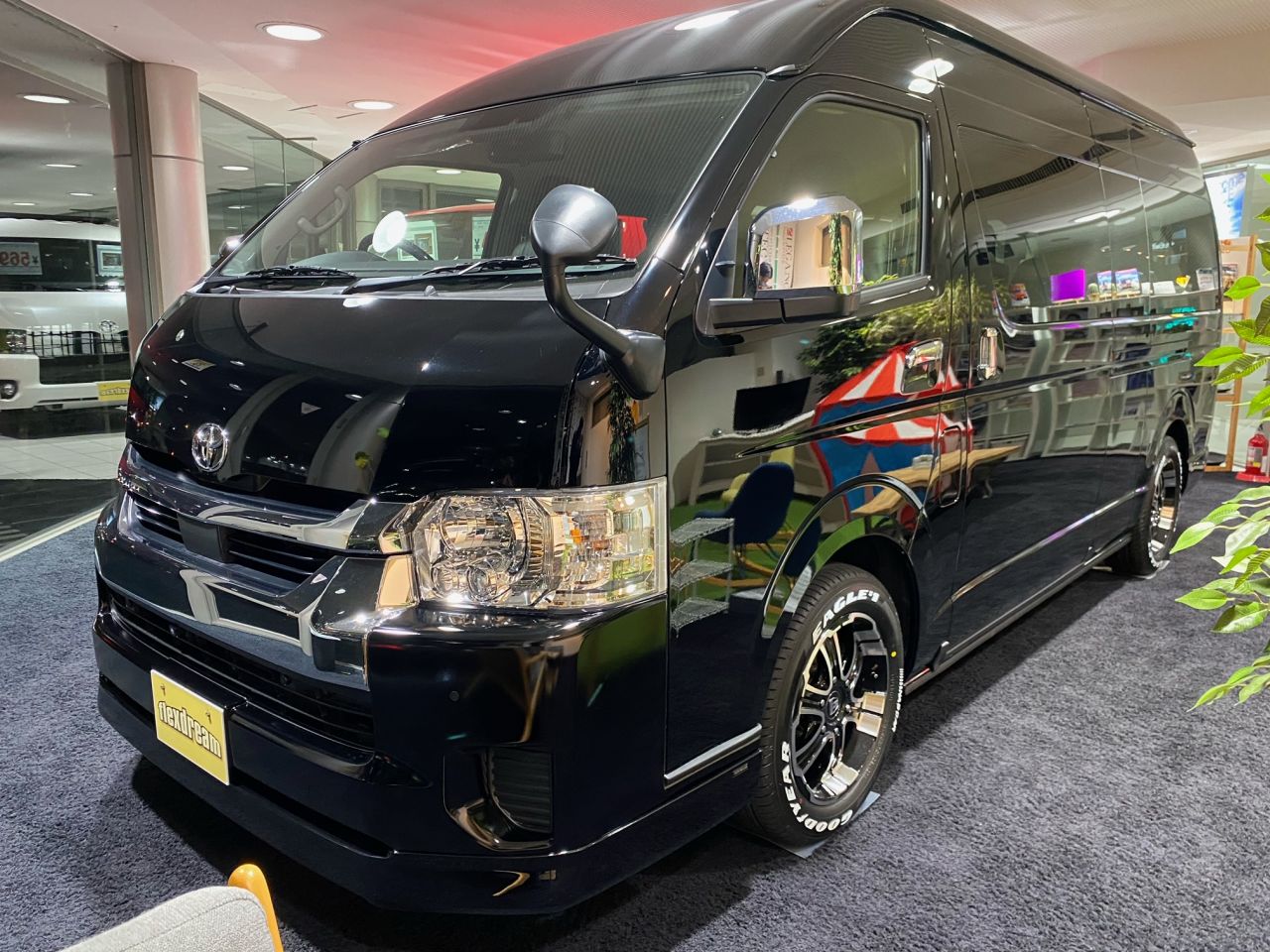 ハイエースワゴン グランドキャビン 特設色2ブラック ハイエース専門店の車中泊 アウトドアビークル Flexdream Blog