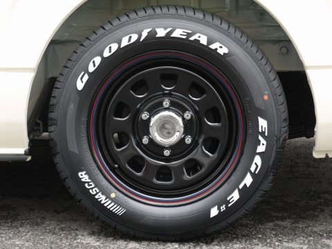 H29年式 ハイエースワゴン 丸目 外観2 H29年式 ハイエースワゴン 丸目 外観2