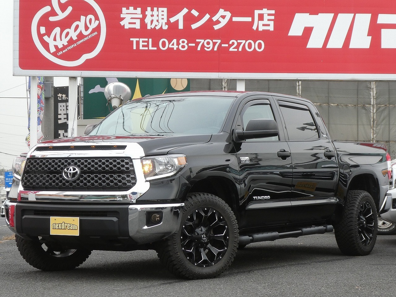 新車並行　１オーナー車　タンドラ　４ＷＤ　クルーマックス　ＳＲ５　Ｖ８　ＲＯＬＬ・Ｎ・ＲＯＣＫシャッター式トノカバー