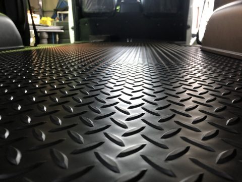 凹凸が縞板をリアルに再現 凹凸が縞板をリアルに再現