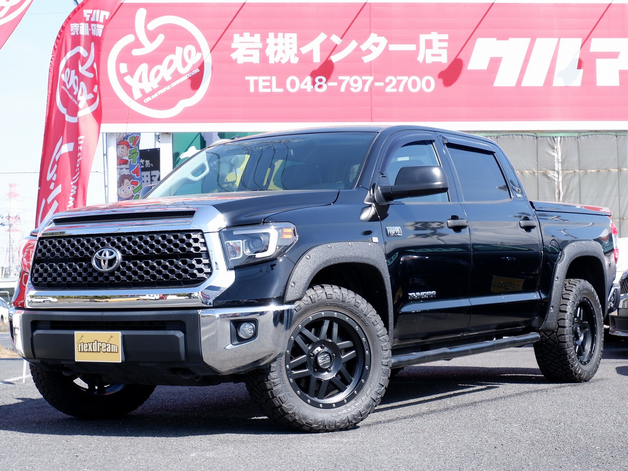 新車並行　タンドラ　４ＷＤ　クルーマックス　ＳＲ５　ＫＭＣ　ＸＤシリーズ　ＭＡＣＨＥＴＥ　２０インチアルミ　　ＮＩＴＴＯ　ＲＩＤＧＥ　ＧＲＡＰＰＬＥＲ　３０５／５５Ｒ２０　オーバーフェンダーＬＩＮＥ－Ｘ塗装　ブラックレザーベンチシート　Ｆ・Ｓ・Ｂカメラ付き　地デジナビ