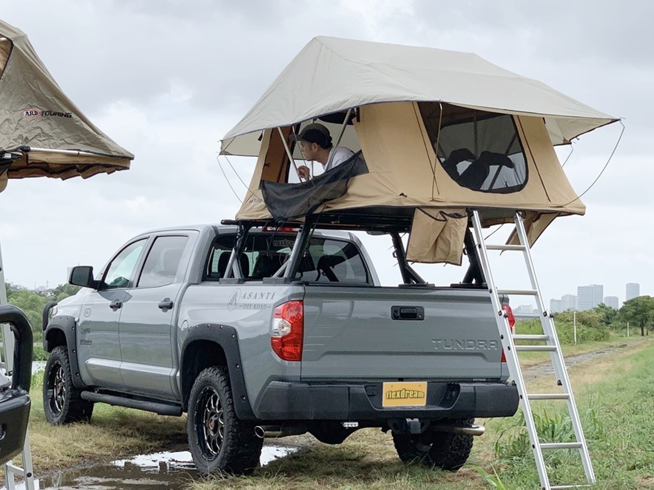 ustoyota_tundra_ARB4x4rooftoptent_kakadutent