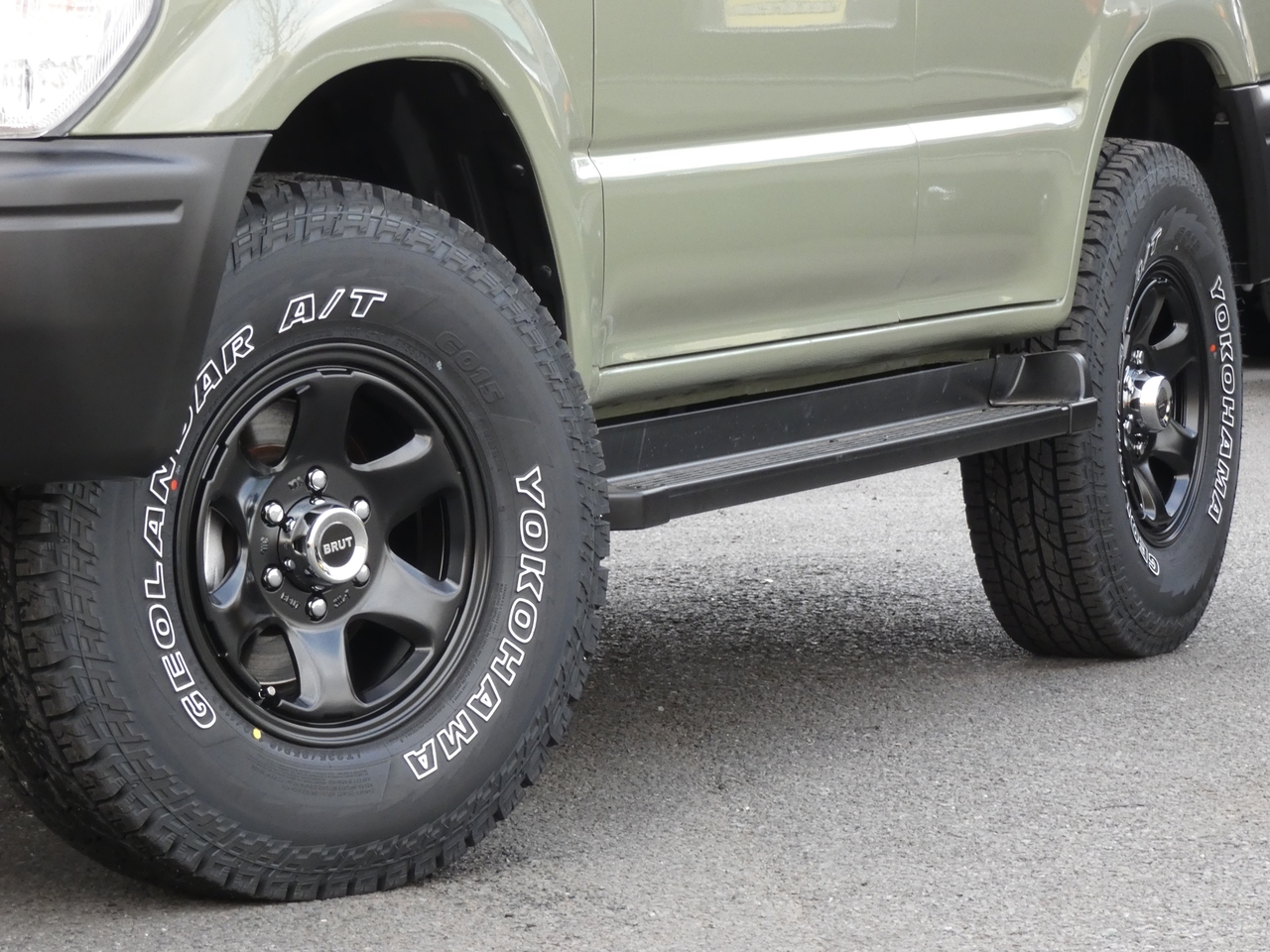 New Line Up 95プラド後期モデル Fd Classic丸目換装カスタムコンプリート コーデュロイシートカバー装着 Allペイント車両完成 ランクル専門店によるランドクルーザー解説 Flexdream Blog