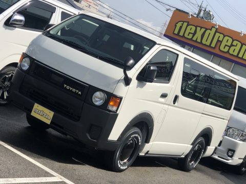 新車ハイエースバン DX 丸目