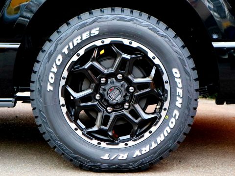 バドックス：ロックケリー グリート x TOYO：オープンカントリーRT