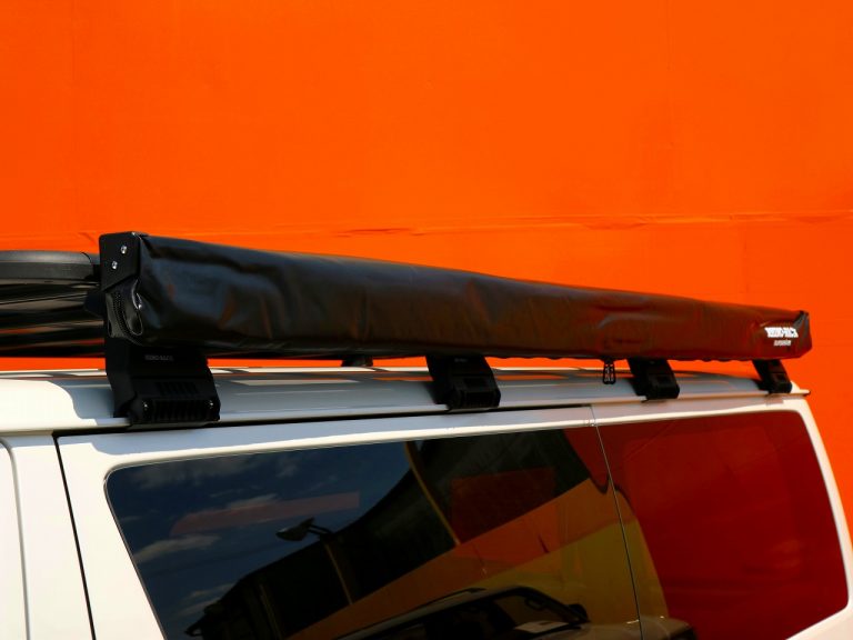 ARB vs. RHINORACK！ 200系ハイエースに取り付け可能なルーフラックをご紹介！｜ハイエース好きなんだもん ハイエース専門