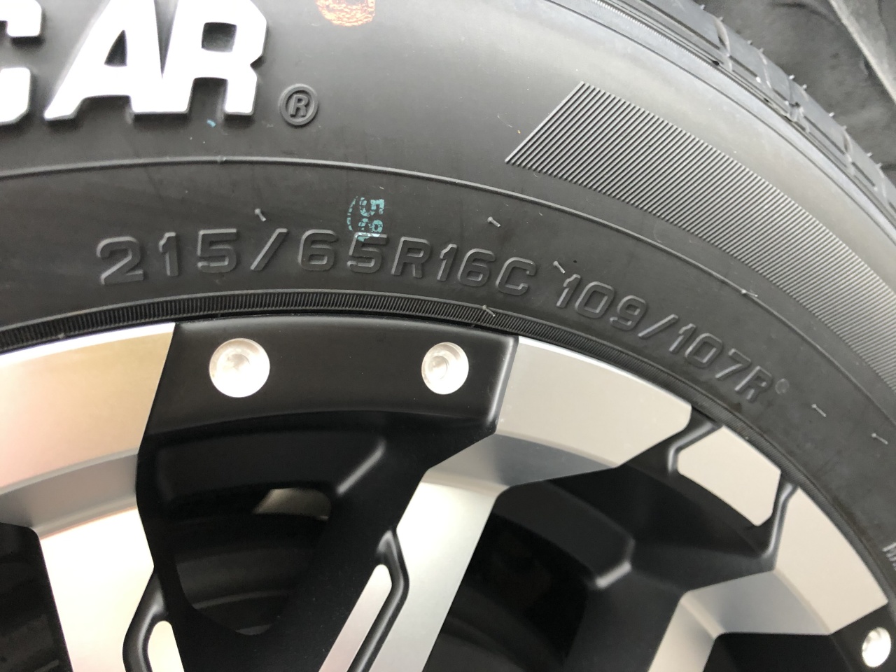 ハイエースバンのタイヤを選ぶ上で避けて通れない！？ | ロードインデックス（荷重指数）について｜ハイエース好きなんだもん  ハイエース専門店BLOG｜flexdream blog