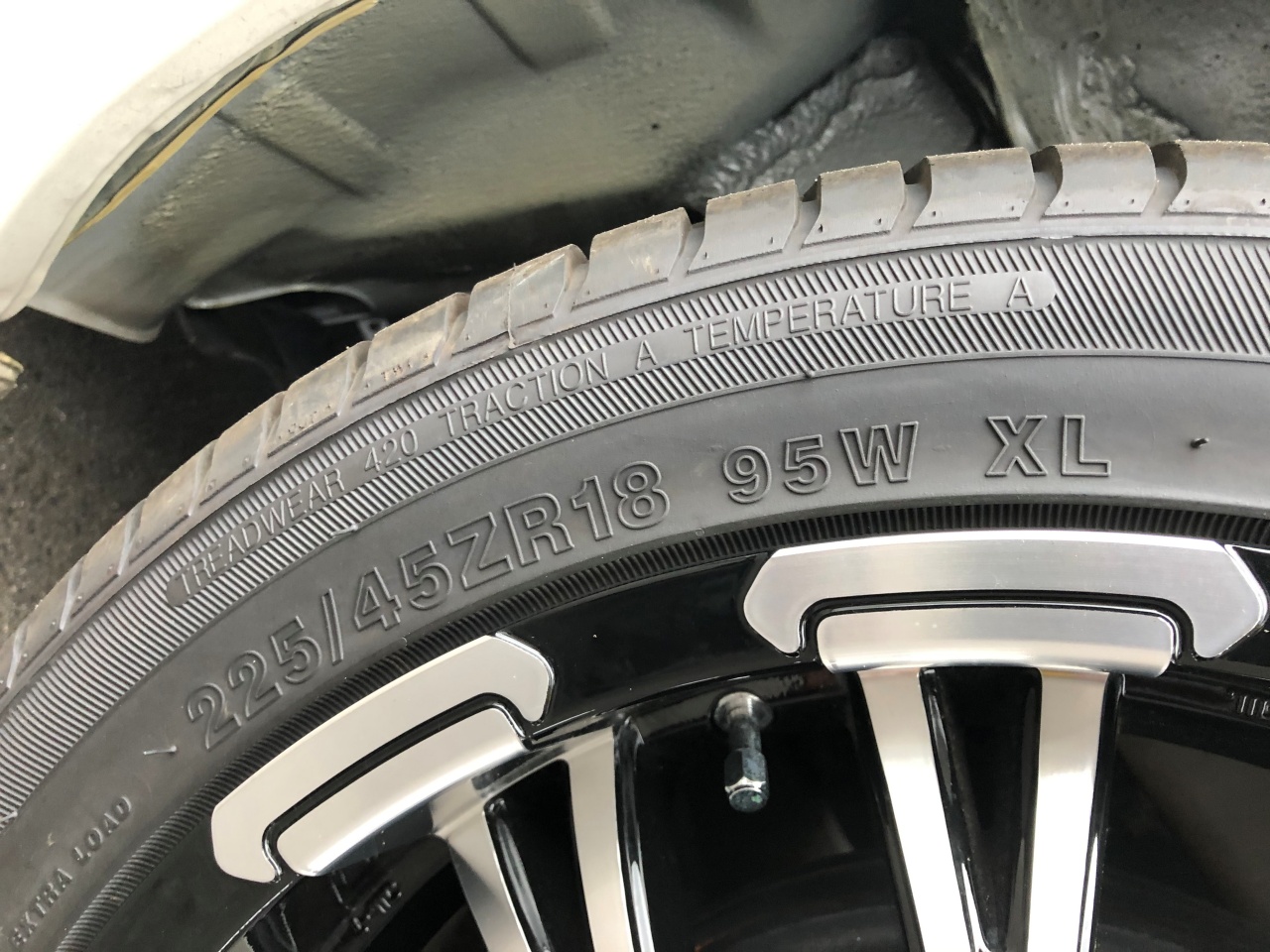 ハイエースバンのタイヤを選ぶ上で避けて通れない！？ | ロードインデックス（荷重指数）について｜ハイエース好きなんだもん  ハイエース専門店BLOG｜flexdream blog