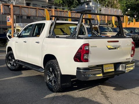 カスタムハイラックス リアビュー(YAKIMA オーバーハウル装着) カスタムハイラックス リアビュー(YAKIMA オーバーハウル装着)