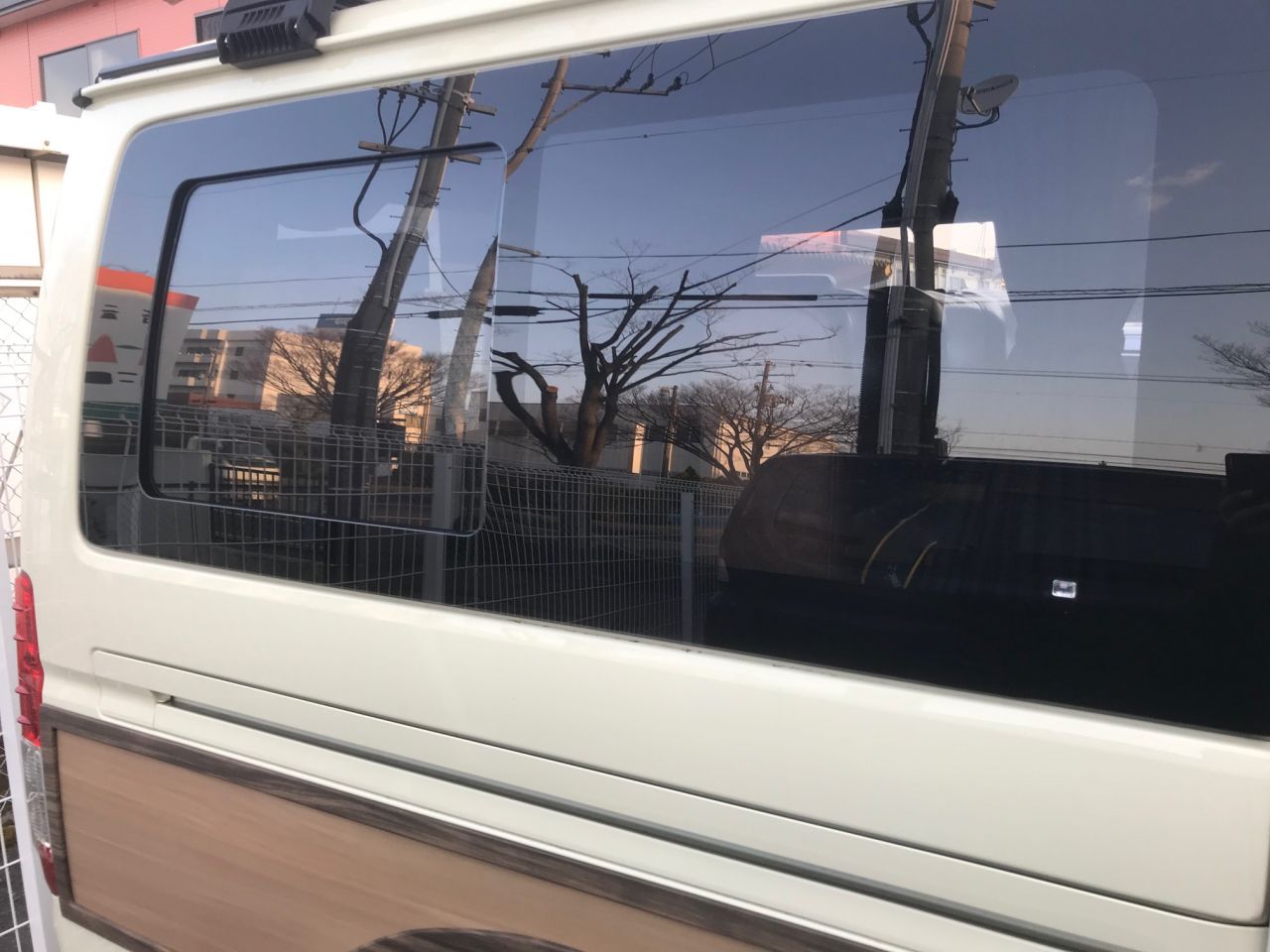 ハイエース後付け窓付きガラス ｜ハイエース専門店の車中泊・アウトドアビークル｜flexdream blog