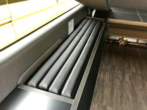 センターマットは収納可能 センターマットは収納可能