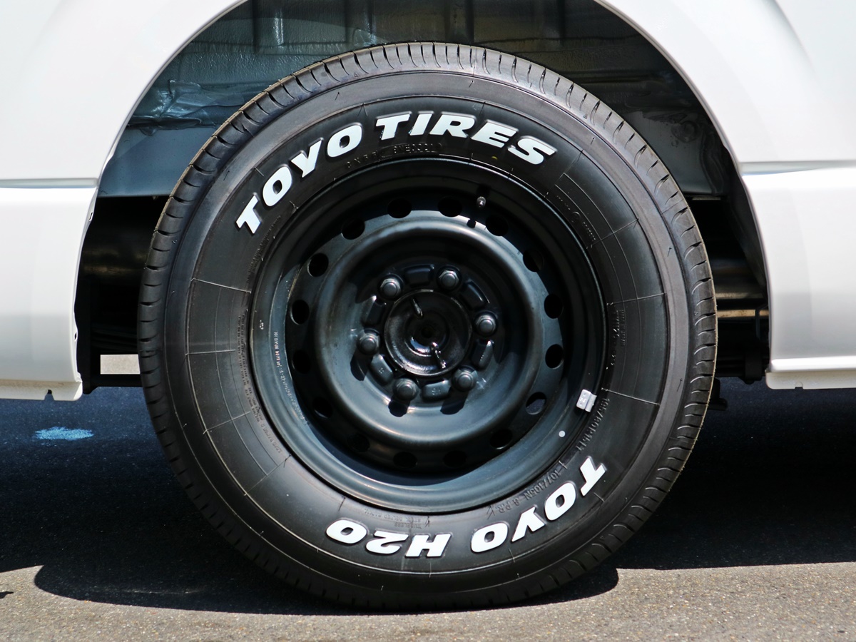 TOYO H20 225/50R18 2本組