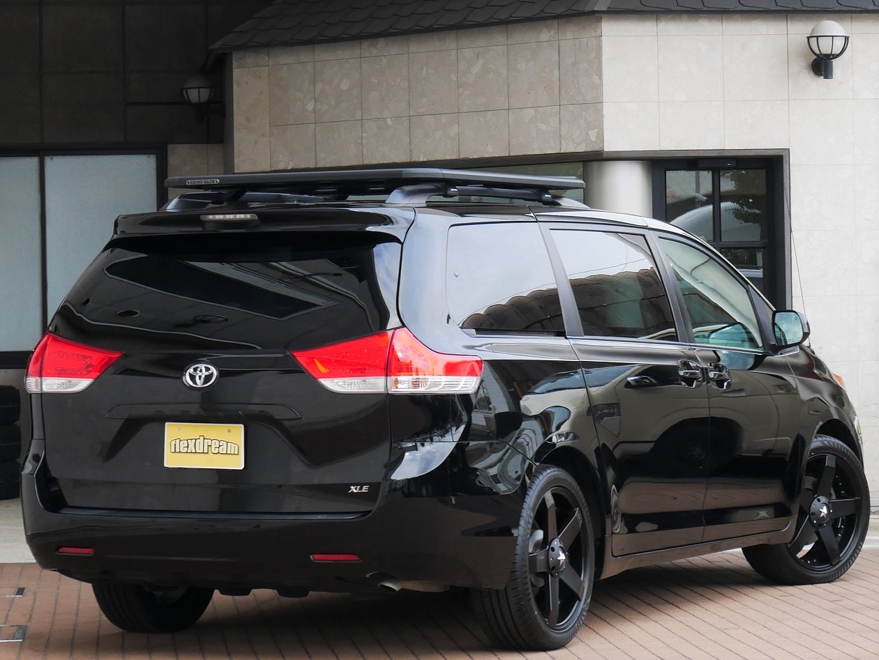 アウトドアにもオススメ ルーフラック装備のシエナ Xleをご紹介 Usトヨタ逆輸入車専門店のカスタムビークル Flexdream Blog