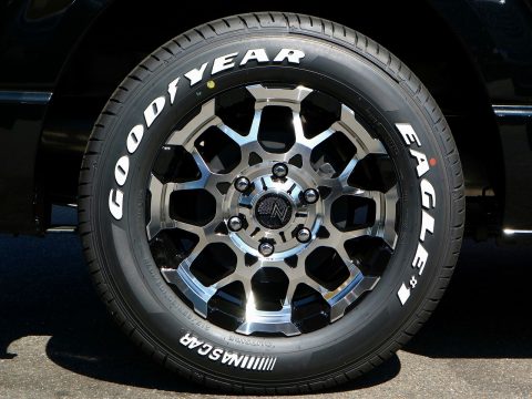 MID：M28 BULLET x Goodyear：NASCAR