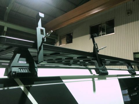 ラダー収納ブラケット ラダー収納ブラケット
