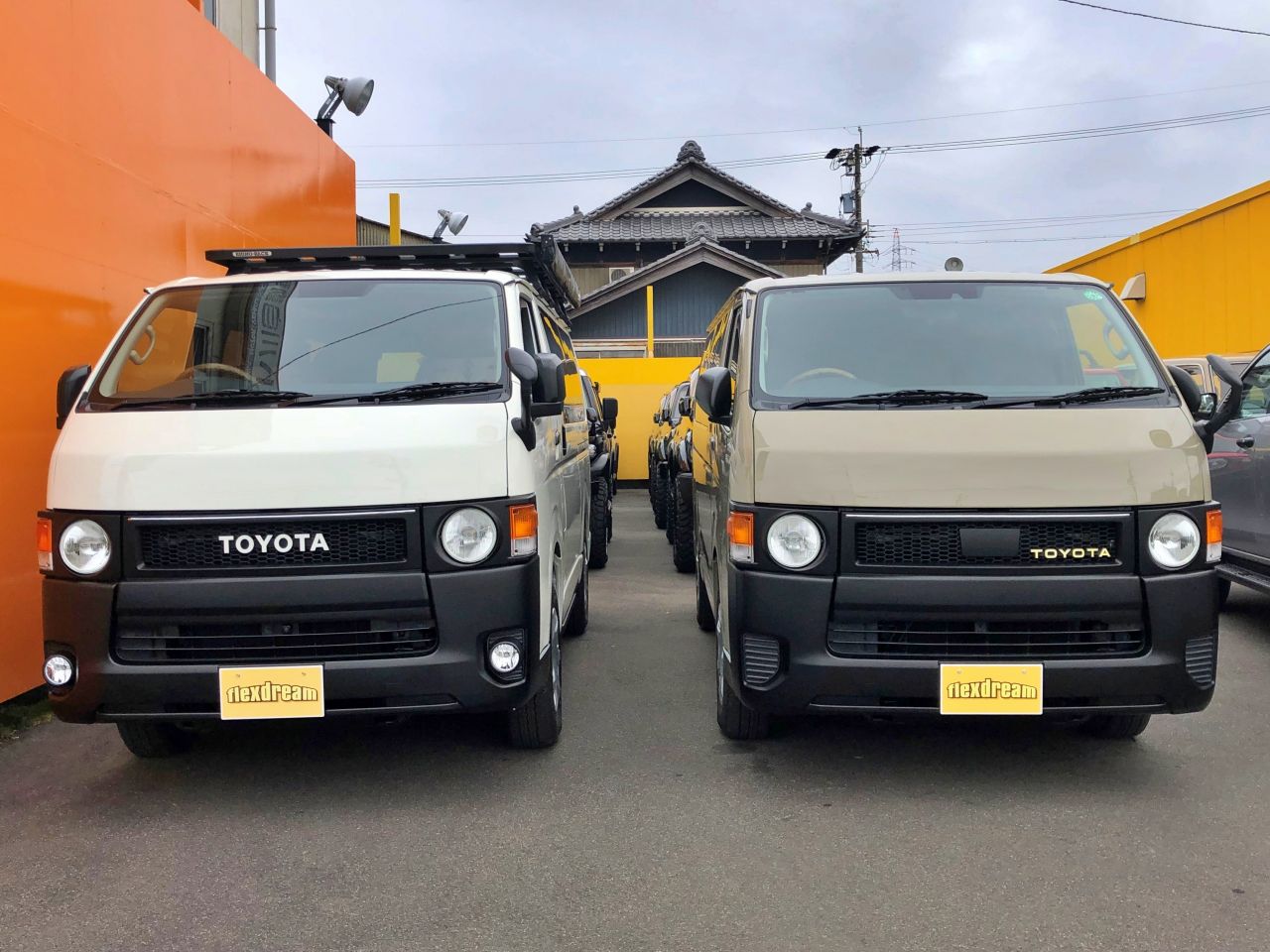 丸目フロントフェイスには2種類のエンブレムが Toyotaロゴ2パターンの違いを解説 ハイエース好きなんだもん ハイエース専門店blog Flexdream Blog