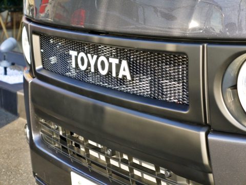 TSSレスの場合はTOYOTAロゴは中央に設置